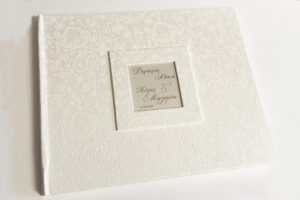 Βιβλίo Ευχών με χαρτί Νο65